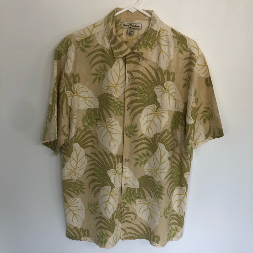 TOMMY BAHAMA 100% Silk Men’s Tropical Print Short Sleeve Casual Shirt Size S - Picture 1 of 9